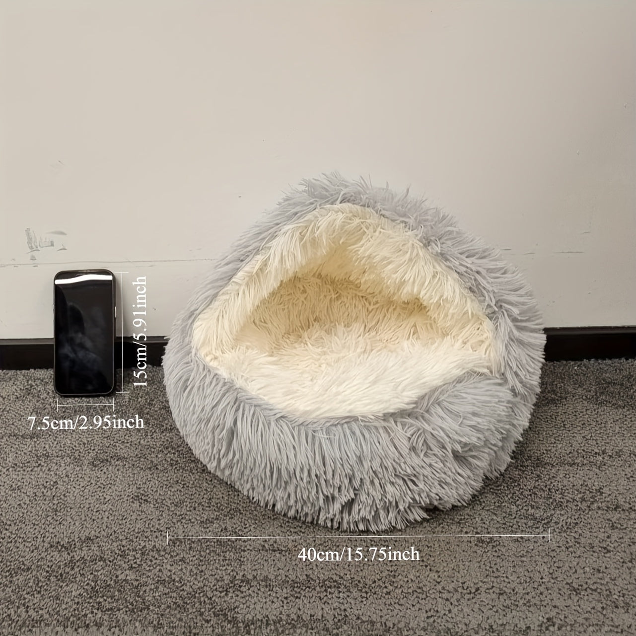 Plush long-haired small animal bed with detachable cover. Round, fluffy and comfortable for cats and dogs. Keeps pets warm in winter, improves sleep quality. Non-slip and foldable support