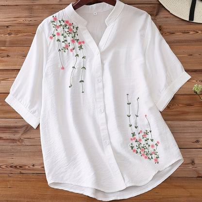 Floral embroidered women's blouse with v-neck and short sleeves, made of rayon and polyamide. Machine washable, ideal for spring and summer.