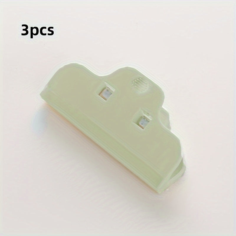 3 pieces or 5 pieces of sealing clips for the kitchen, designed specifically for sealing snacks and food bags. These strong plastic clips provide a tight seal to keep your food fresh and protected from moisture. The set includes both regular-sized and