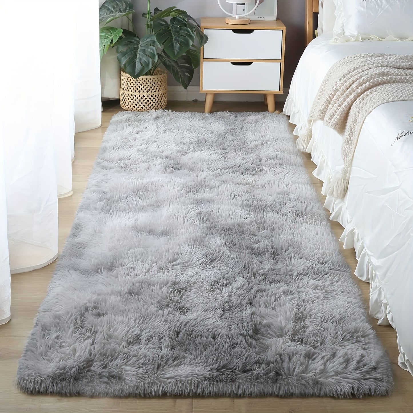 Soft plush drum carpet suitable for home decoration, dormitories, bedrooms, and living rooms; pet-friendly.