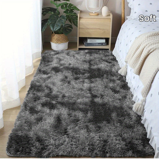 Solid fuzzy rug that is perfect for a Nordic-inspired home. This cozy carpet is ideal for placing in the living room or under a coffee table, as well as in the bedroom as a soft bedside blanket. Add a touch of warmth to any room with this plush floor