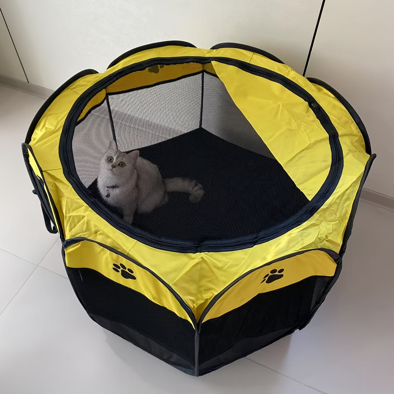 Pet cage with eight sides, folding and resistant to wear, made of Oxford cloth. Ideal for containing dogs and cats, providing a breathable space for pets.