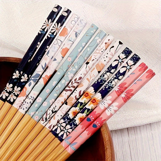 5 pairs of high-quality reusable floral bamboo chopsticks ideal for noodles and sushi in various colors, suitable for use in home, restaurant, Chinese, Japanese, and Korean cuisine.