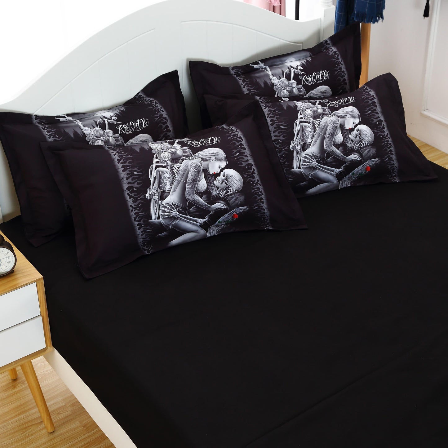 3-piece Skull Rose Print Duvet Cover Set, Comfortable and Soft Bedding Set for Bedroom or Guest Room. Includes 1 Duvet Cover and 2 Pillowcases (Core Not Included). Perfect for Halloween.