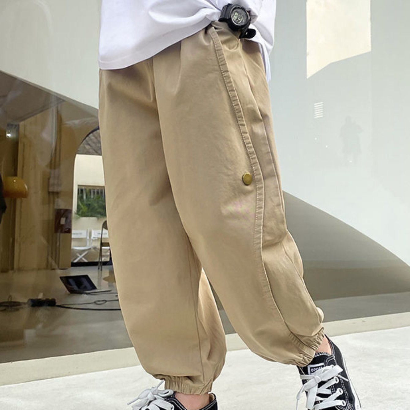 Boys casual cargo jogger pants with elastic waist and pockets for outdoor fashion.