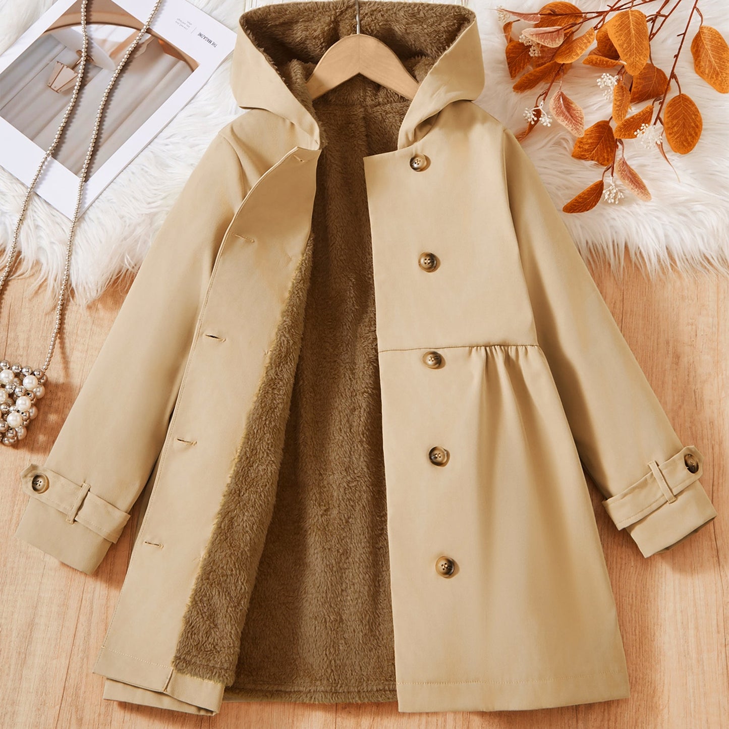 Padded hooded coat with a lightweight double-breasted style.