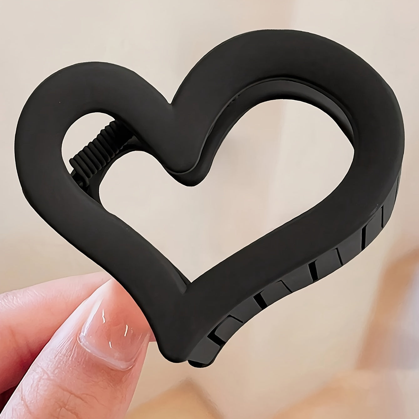 4 heart-shaped plastic hair clips for women, medium-sized with strong grip and durability, perfect for hairstyle coordination.