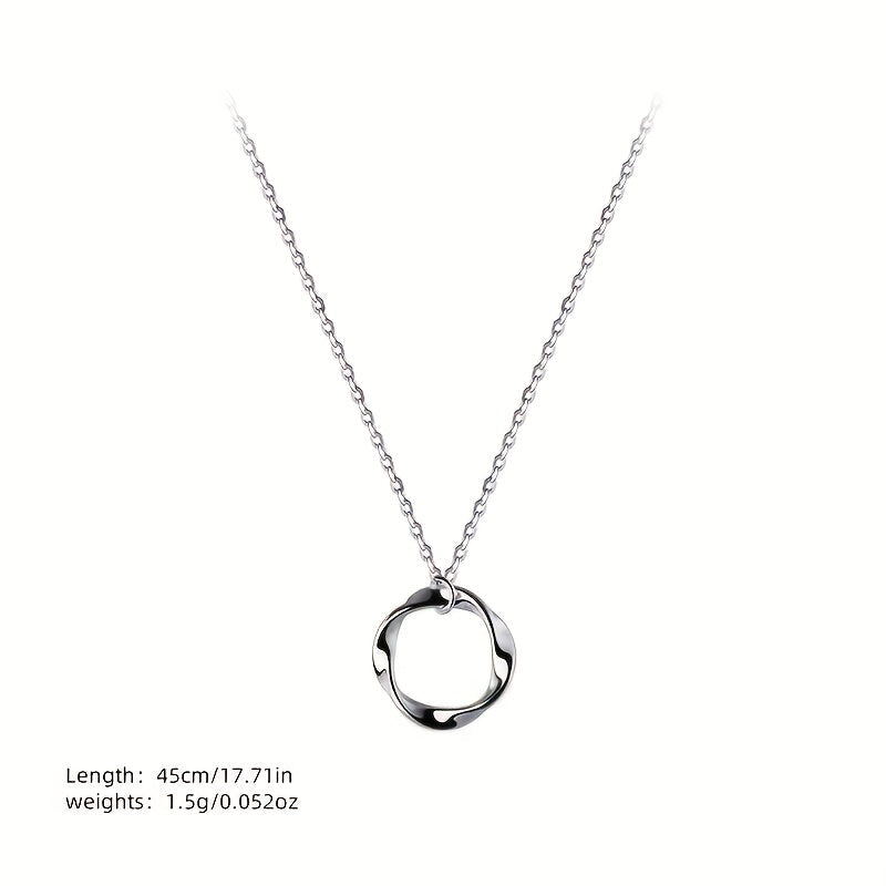 Ushbu zamonaviy Sterling Silver Mobius Strip Pendant Necklace har kuni kiyish va maxsus tadbirlar uchun mukammaldir. Ayollar uchun ko'p maqsadli zargarlik buyumi bo'lib, bu marjon har qanday kiyimga nafislik qo'shadi.