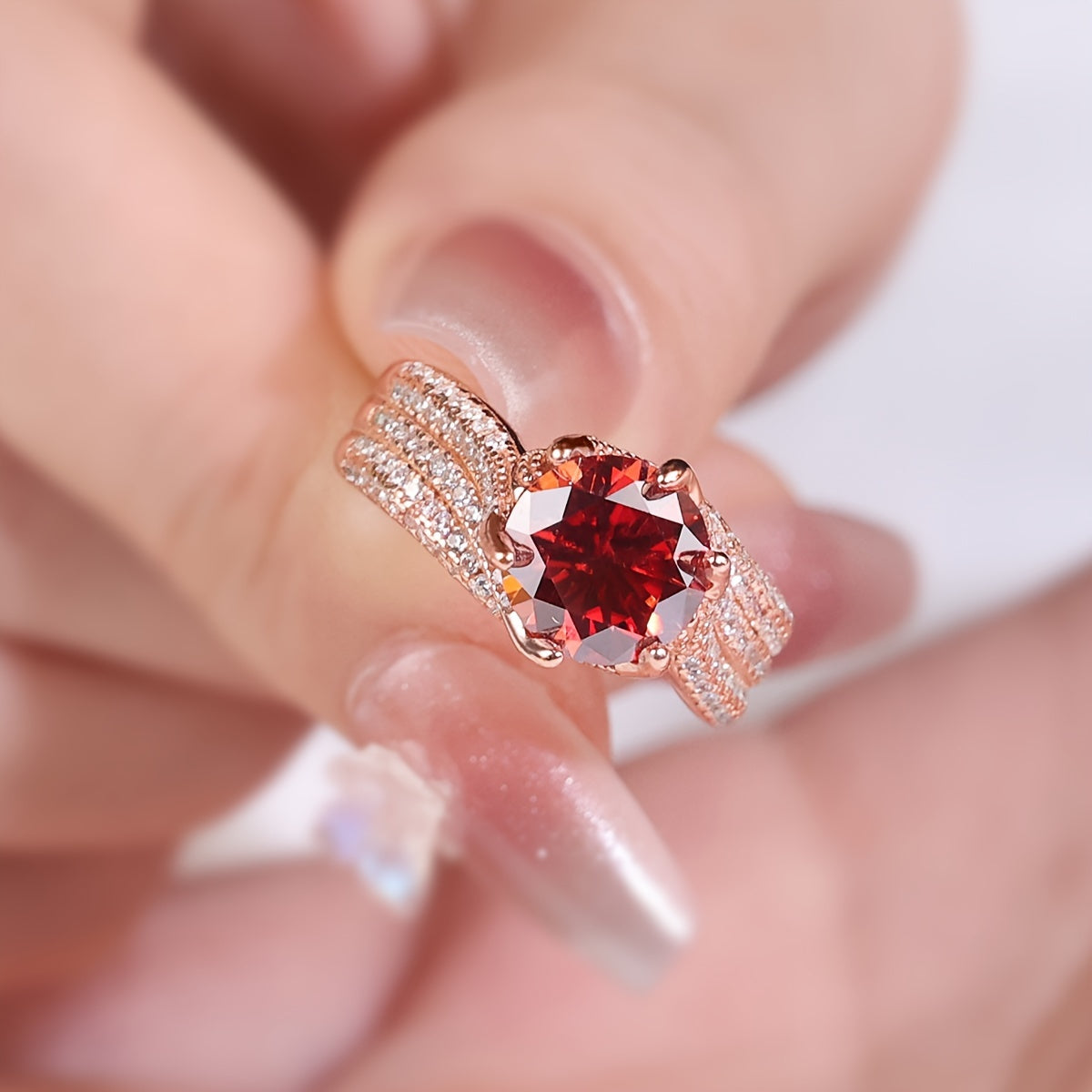 Ajoyib 3ct Qizil Moissanite To'y Halqasi - Gippoallergen 925 Sterling Kumushdan tayyorlangan, O'ziga xos Burama Dizayni, To'ylar va Onalar Kuni sovg'asi uchun ideal.