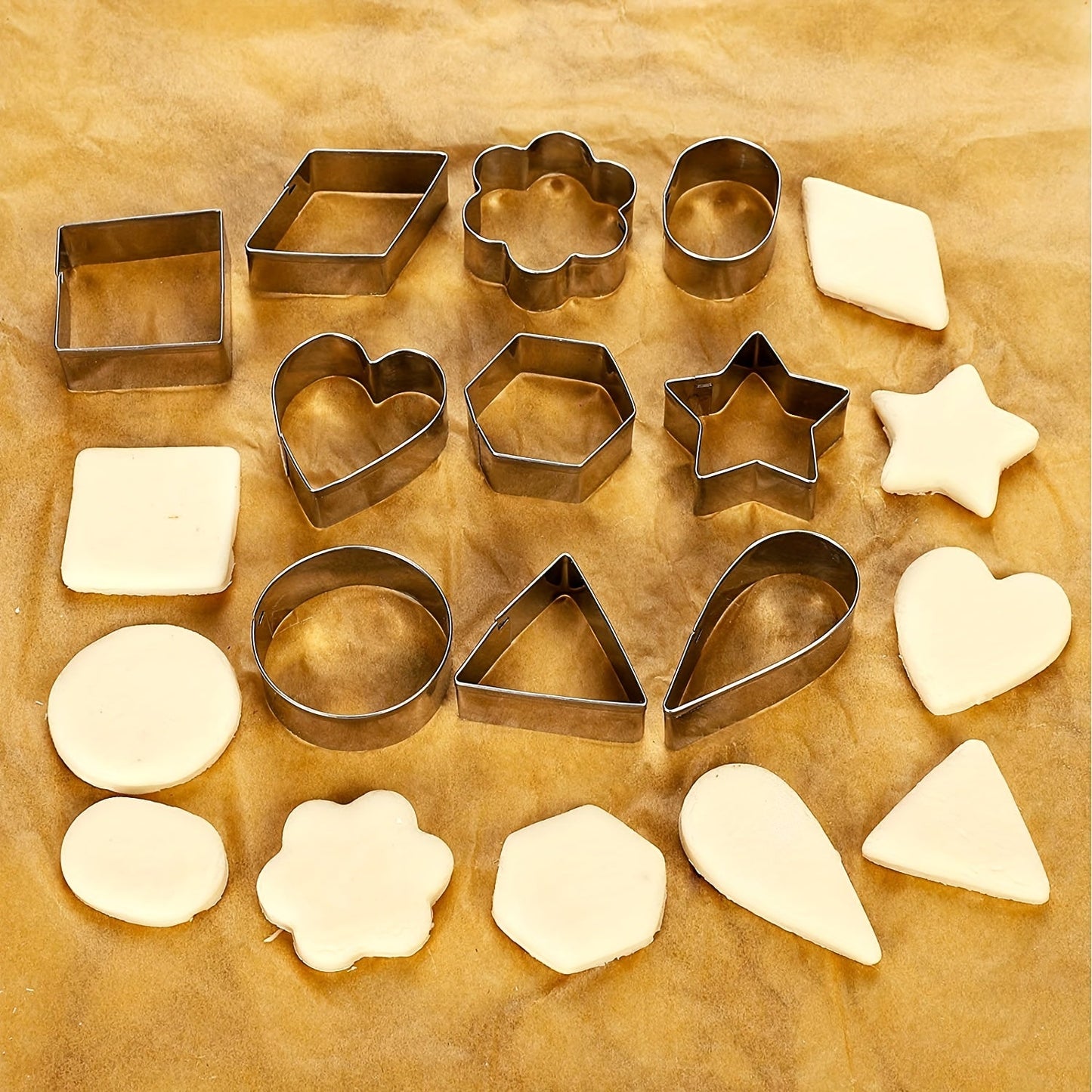 Set of 30 Geometric Cookie Cutters made of Stainless Steel, Perfect for Biscuits, Pastries, and Baking, Essential Kitchen Accessories