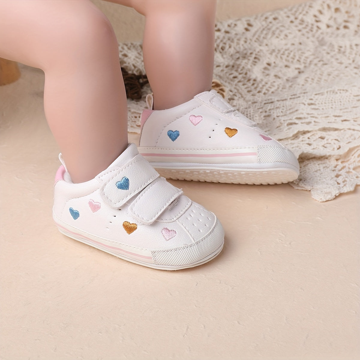 Cute and comfortable baby girl sneakers, lightweight non-slip shoes for all seasons.