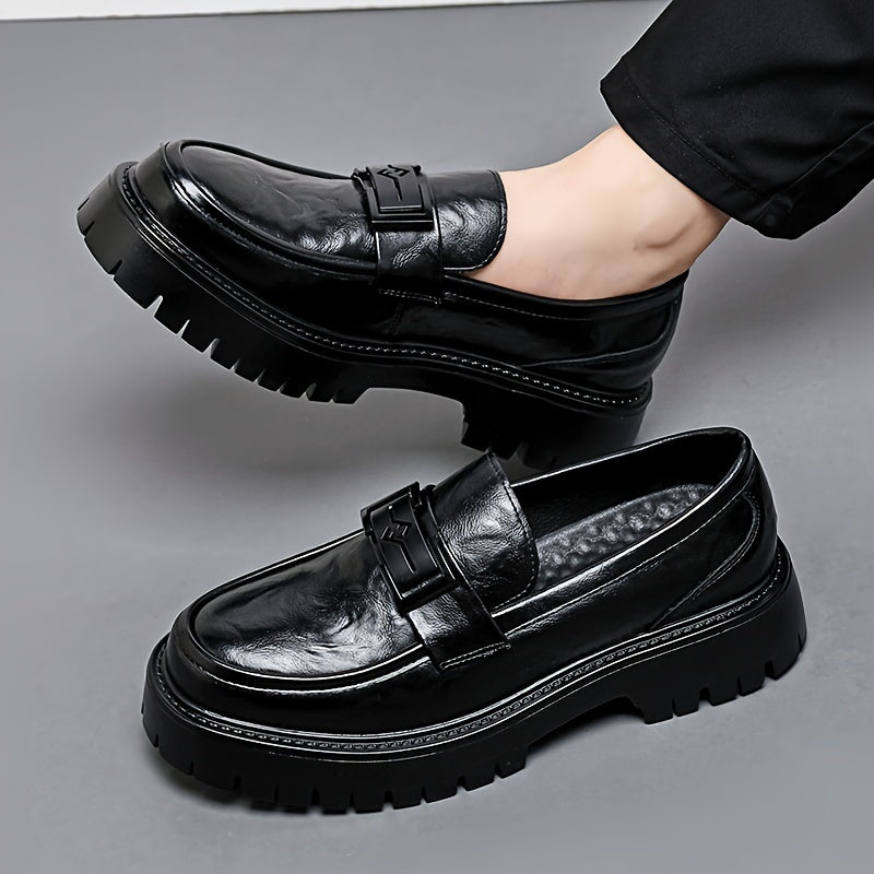 Men's slip-on loafers with non-slip rubber sole, perfect for casual attire.