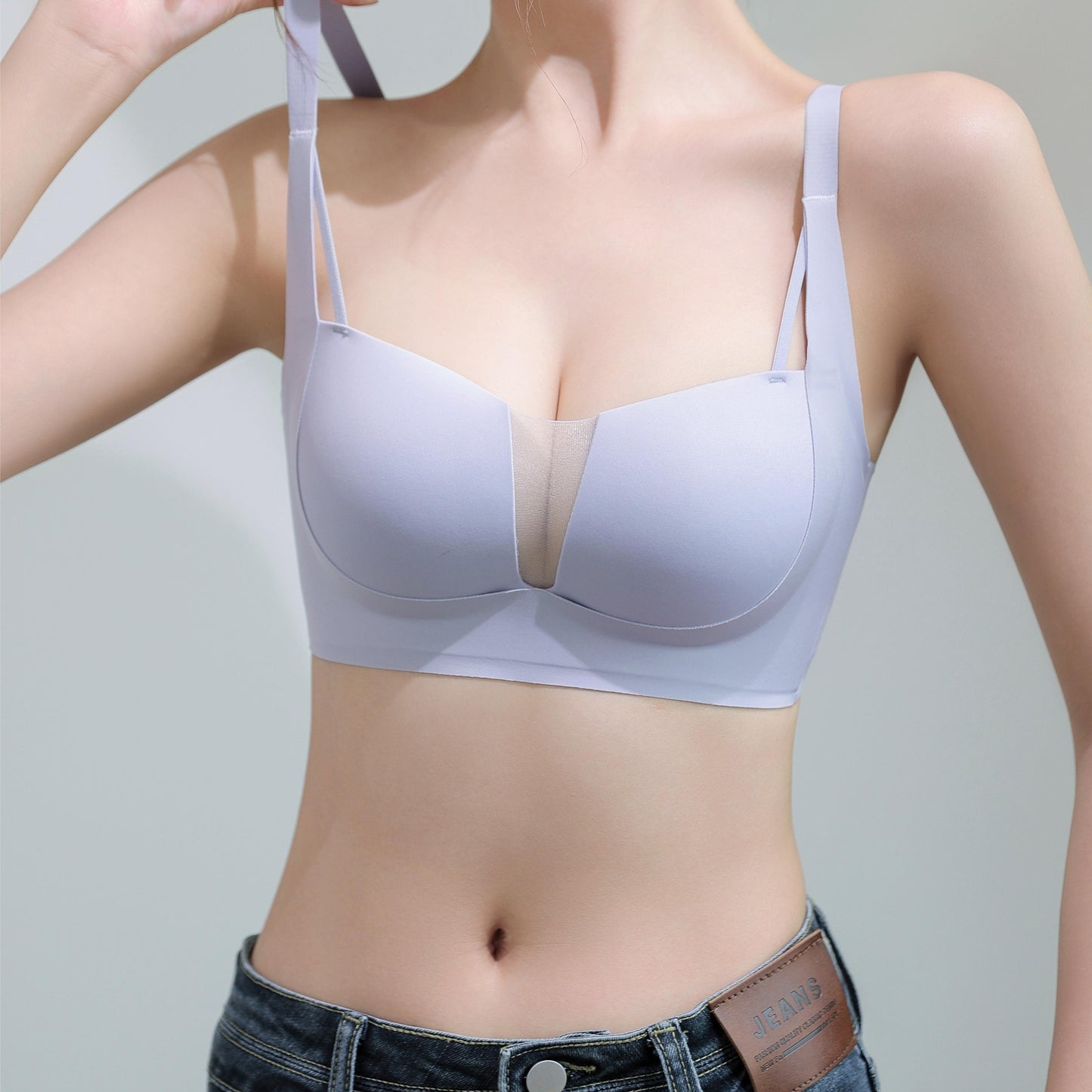 Wireless push-up bra with mesh detail for high support and a natural, enhanced look.