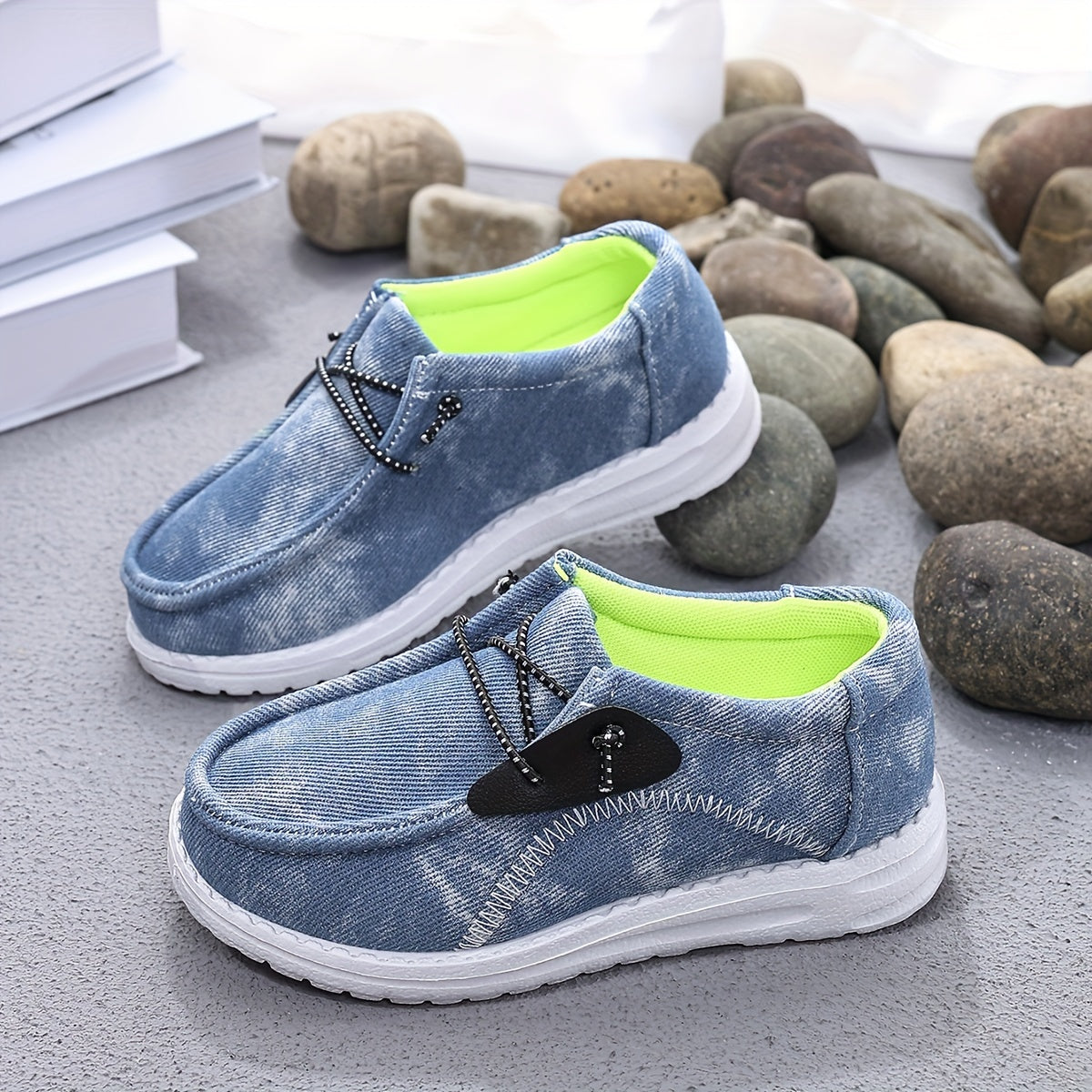 Stylish casual shoes for boys with elastic laces, denim-texture upper, and EVA sole. Ideal for daily wear in spring and fall, perfect for trendy youngsters.