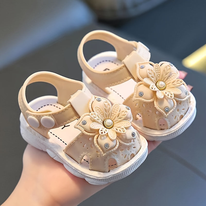 New Princess Sandals for Girls with Hollow Design, Soft Sole, Hook & Loop Closure, PVC Material, Cartoon Pattern, Summer 2024 Collection for Infants and Toddlers.