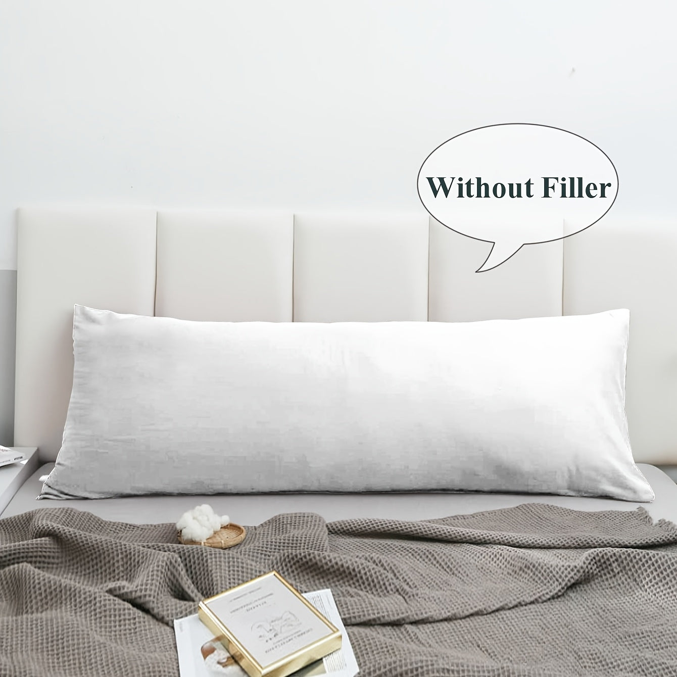 One or two pieces of white pillowcases without pillow core, made of soft and breathable fabric. These pillowcases are soft, comfortable, and suitable for use in bedrooms, guest rooms, lounges, hotels, B&Bs, and school dormitories.