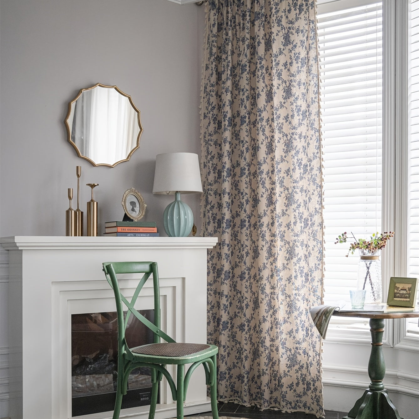 Enhance your home decor with this stylish American country flower cotton and linen curtain featuring beige fringed accents. Perfect for the living room, bedroom, bay window, dining room, or kitchen bar, this elegant piece adds a touch of sophistication