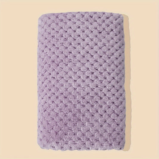 One piece of a solid swaddle blanket made of coral fleece, doubles as a quilt and soothing towel. Perfect for snuggling in a stroller or at home, this household throw blanket also makes a great Halloween or Christmas gift.