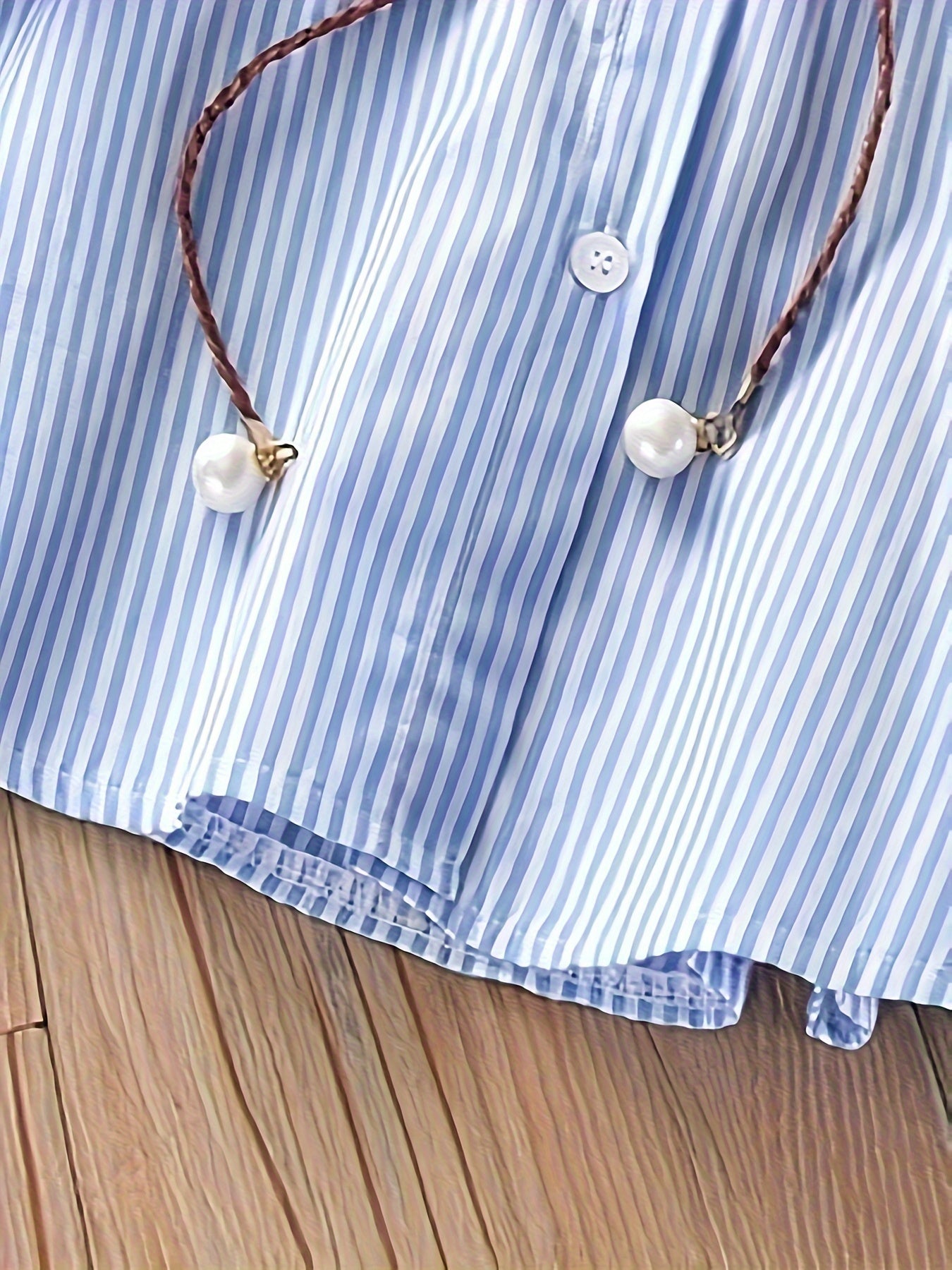 Stylish striped shirt dress with pockets - Ideal for multiple seasons - One size smaller.