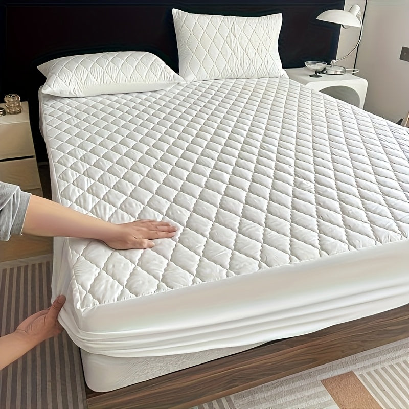 Diamond-pattern waterproof mattress cover made of thickened material, without pillow core and pillowcase included. Provides ultimate comfort and protection for your mattress in bedrooms, guest rooms, and hotels. Ultra-soft and comfortable for a restful