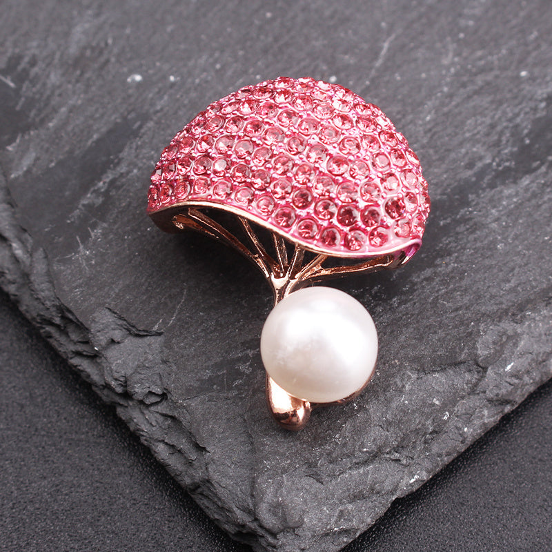 Beautiful and stylish vintage mushroom brooch adorned with sparkling rhinestones - Unique irregular design, ideal for adding flair to dresses and sweaters.