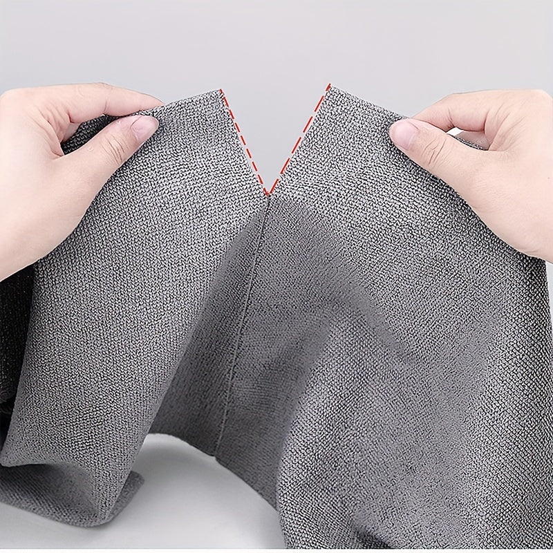 One roll of reusable microfiber towels with 20 sheets. These hand-tear cleaning towels are made of washable ultra-fine fiber, perfect for soft cleaning of cars. Can also be used as multipurpose absorbent cleaning wipes, dish towels, kitchen rags, or lazy