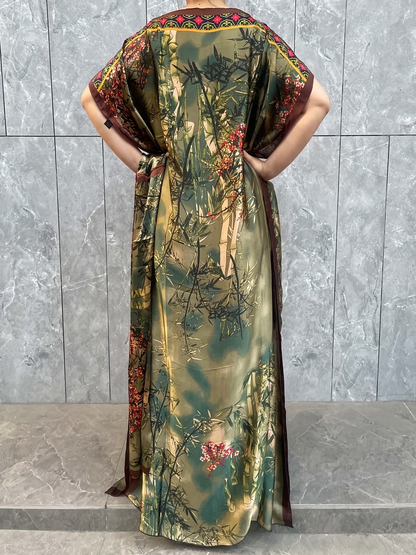 Stylish plus size maxi kaftan dress with crew neck and short sleeves made of comfortable polyester fabric. Loose fit with all-over print design, perfect for summer beach and outdoor events.