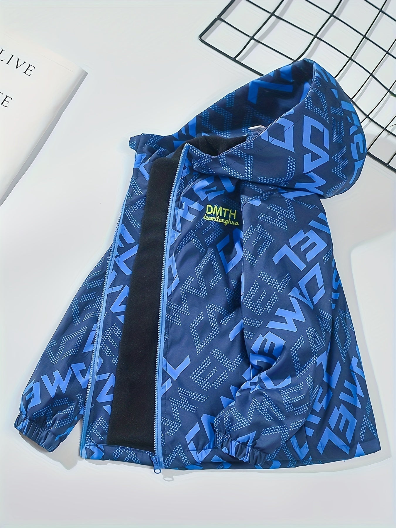 New boys plus velvet windproof jacket for children, suitable for spring and autumn. Includes hooded windbreaker in sizes 3-15.