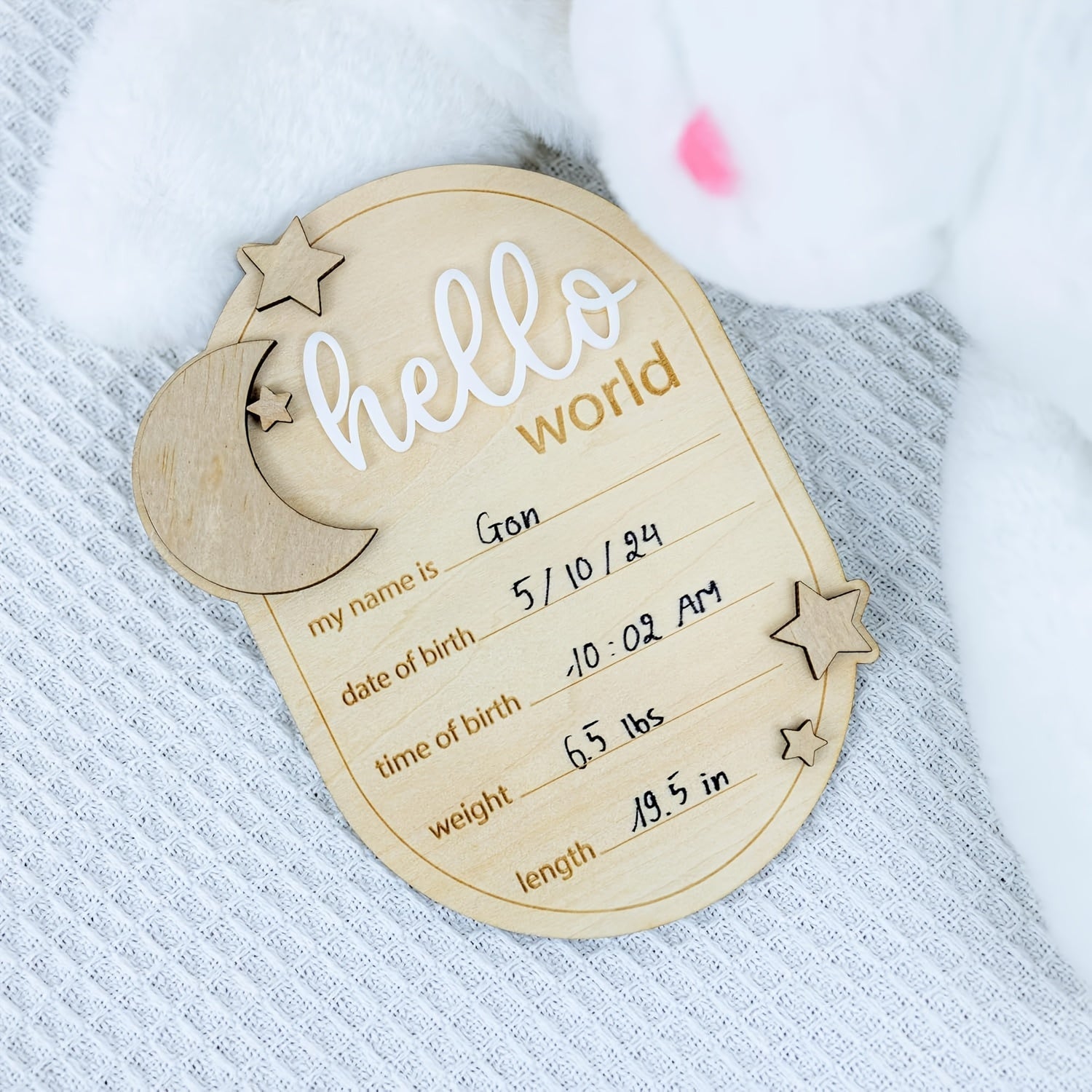 Introducing the "Hello World" Wooden Sign for Kids in 3D - Featuring a charming Stars & Moon Design! This sign is the perfect addition to any youngster's first photo shoot, milestone cards, or as a special gift for birthdays, Christmas, and Thanksgiving.