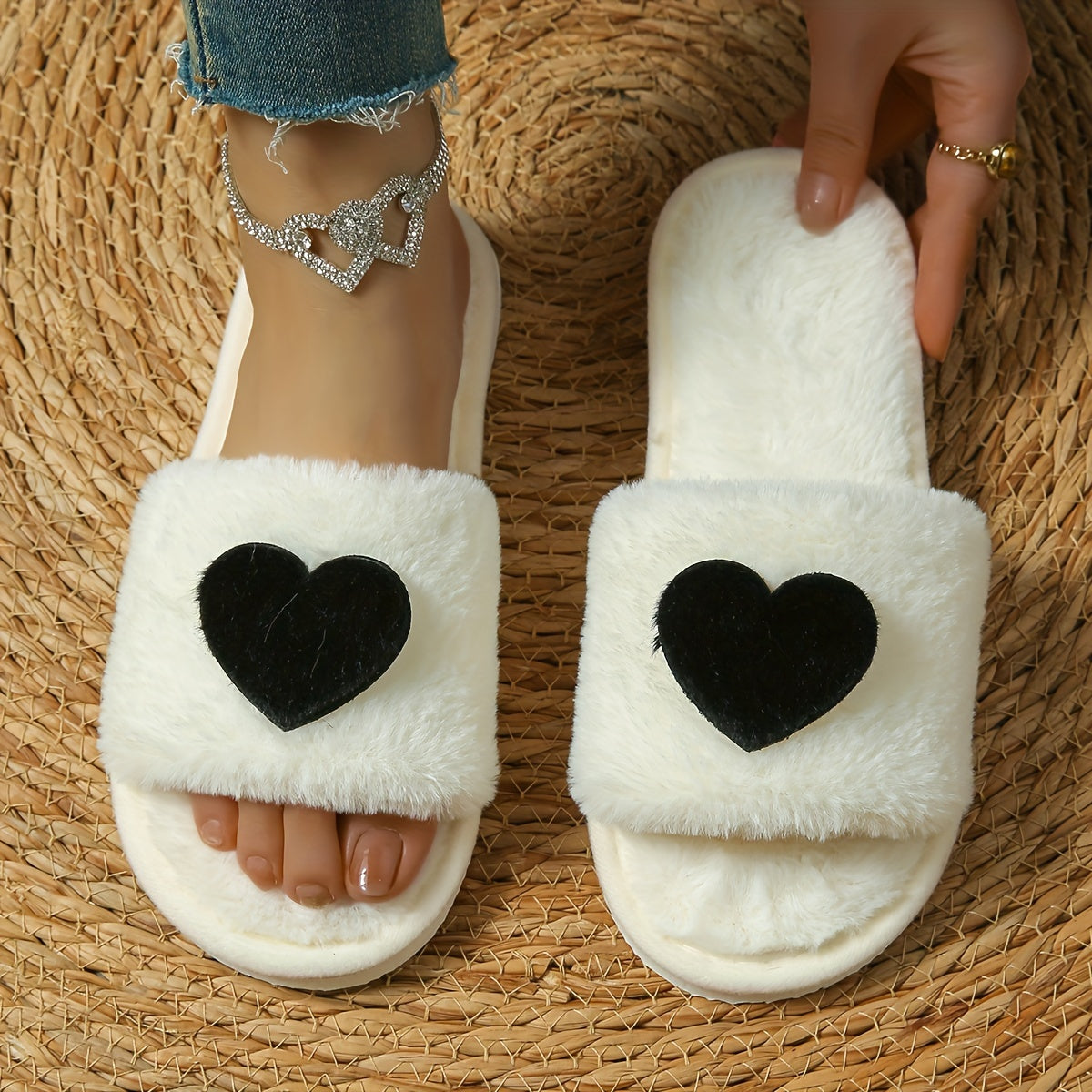 2024 New Women's Plush Fleece-Lined Winter Slippers - Non-Slip EVA Sole, Heart Pattern Indoor House Shoes in Black & Pink, Cozy Soft Fabric, All-Season Comfort. Casual, Relaxed Style