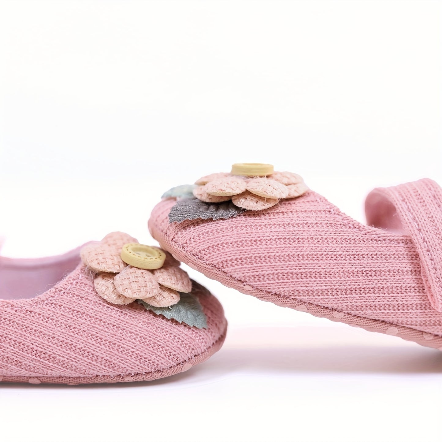 Stylish, comfortable Mary Jane shoes for baby girls, perfect for indoor and outdoor wear in spring and autumn.