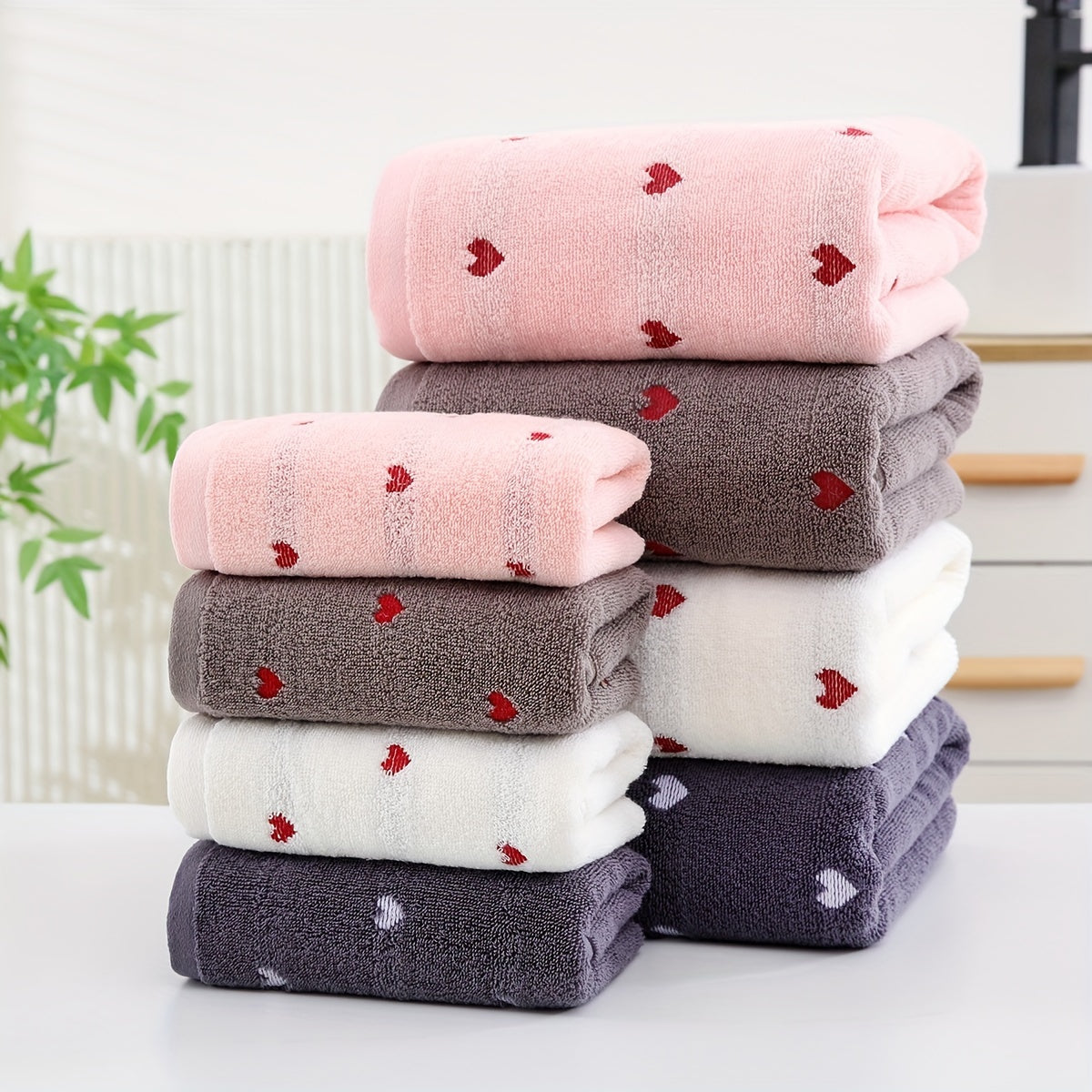 Heart pattern cotton bath towel, absorbent and quick-drying, soft and thick for home bathroom use. Ideal bathroom supply.