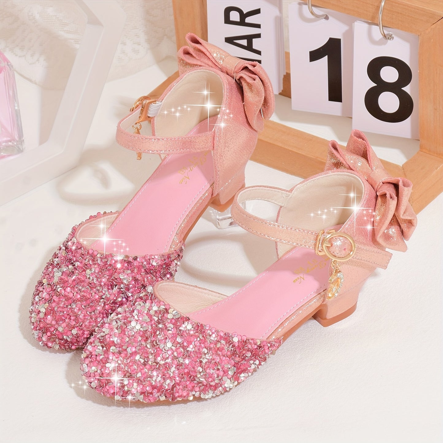 Girls' high heel shoes, youngsters' slippers, girls' silvery dress, piano performance shoes, princess shoes with bow.