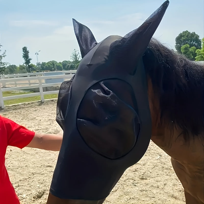 "CareMaster Comfort-Fit Horse Fly Mask with Ears" предлагает дышащую, легкую сетчатую защиту для лошадей.