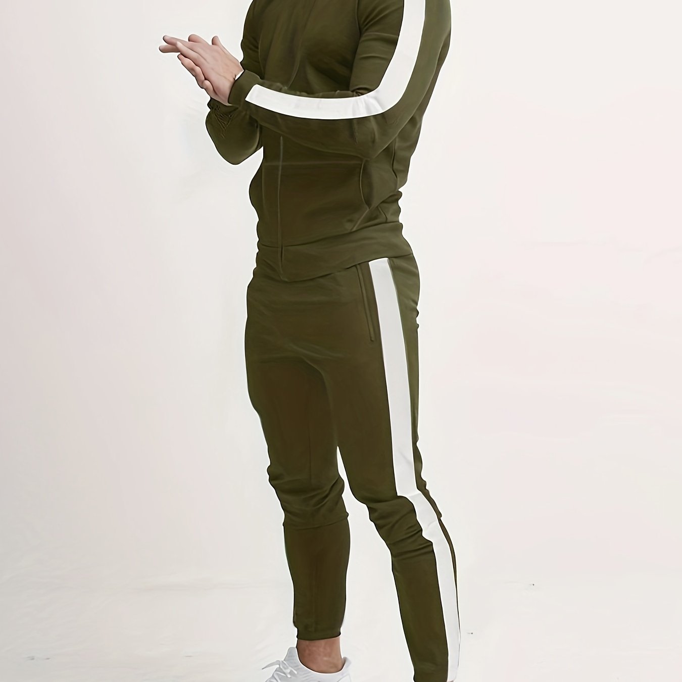 Thin casual sports suit for fitness training with stand-up collar and zipper for spring and autumn.