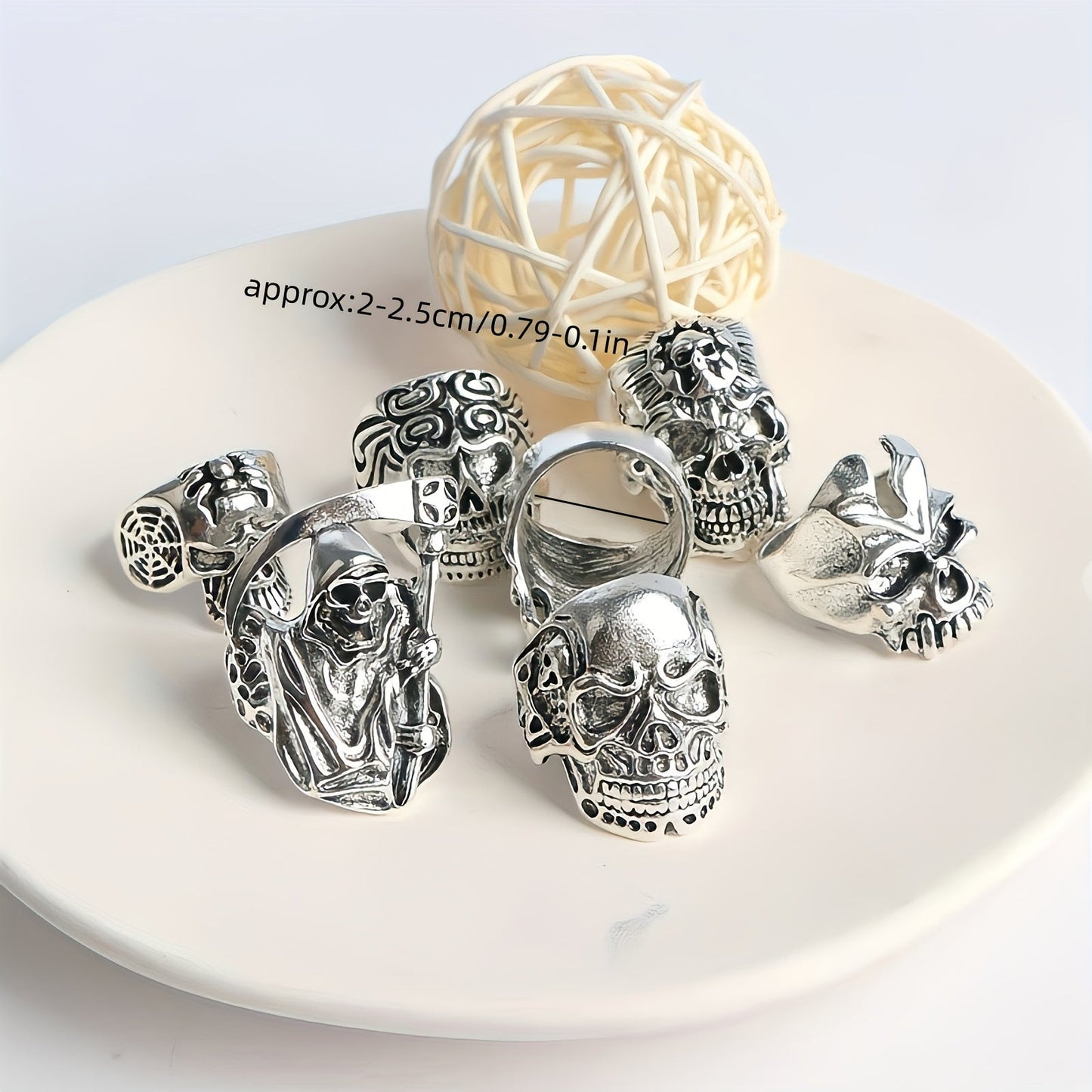 Set of 10, includes Skull Beast Head Claw Rings in a variety of styles and colors. Perfect for those who love skull jewelry.