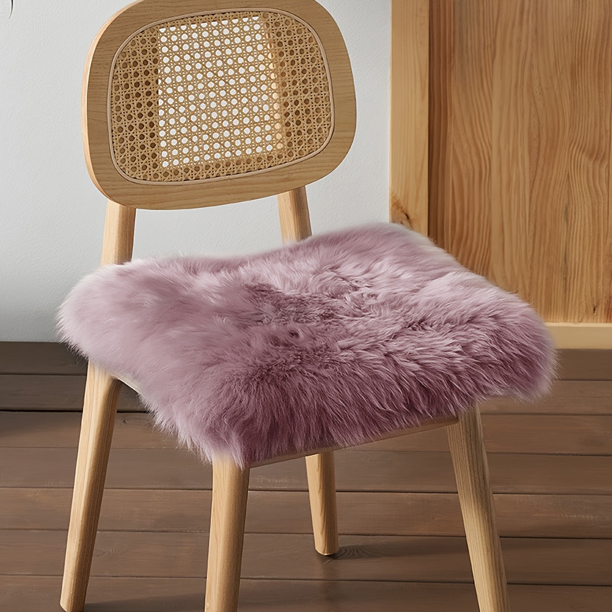 Soft Shaggy Area Mat with Faux Fur Rug Pads, Ideal for Bedroom and Chair, Square Non-Slip Cushion made of Polyester and Acrylic, Easy to Clean in Washing Machine - JIT