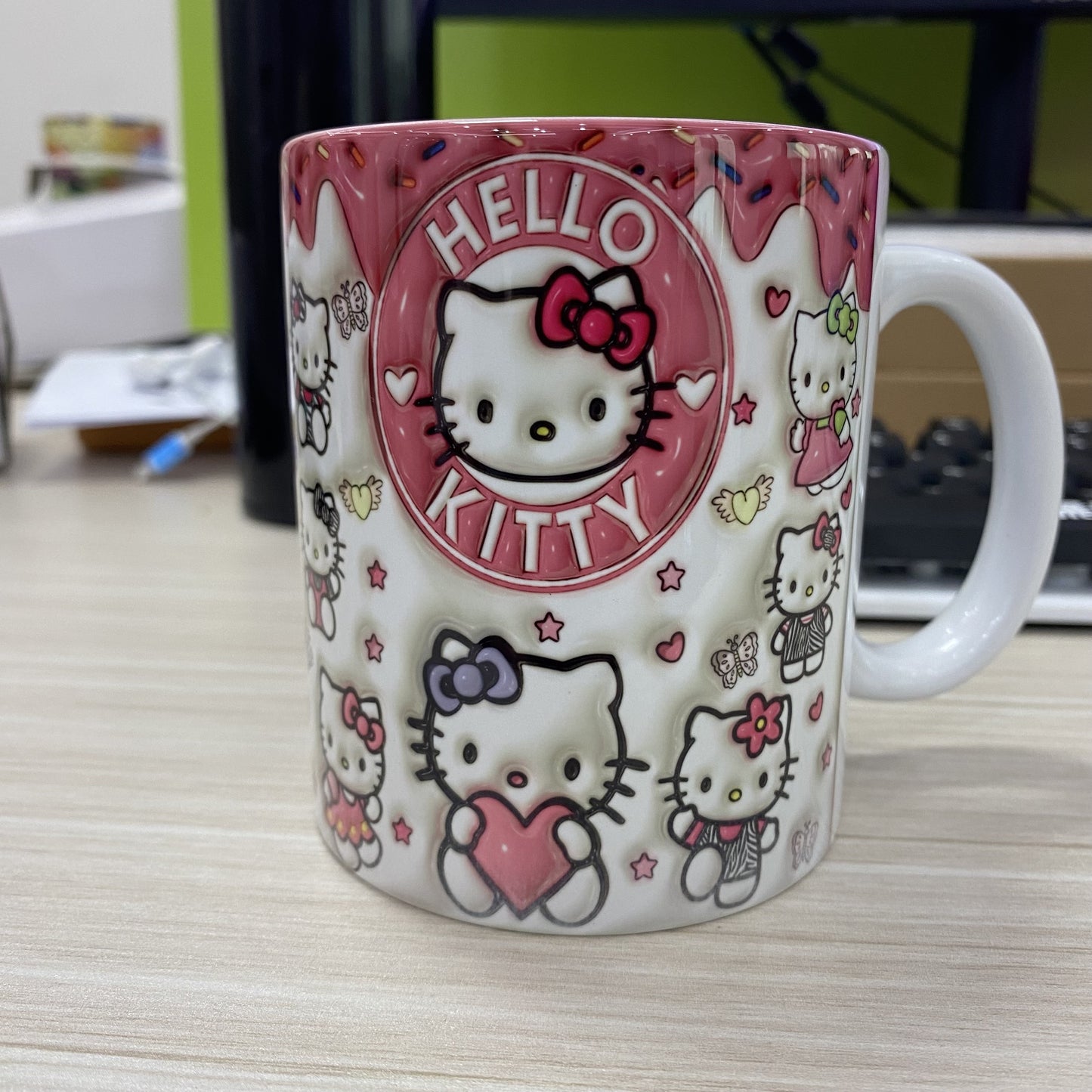 1 Hello Kitty ceramic coffee mug for all seasons, ideal for birthdays and holidays.