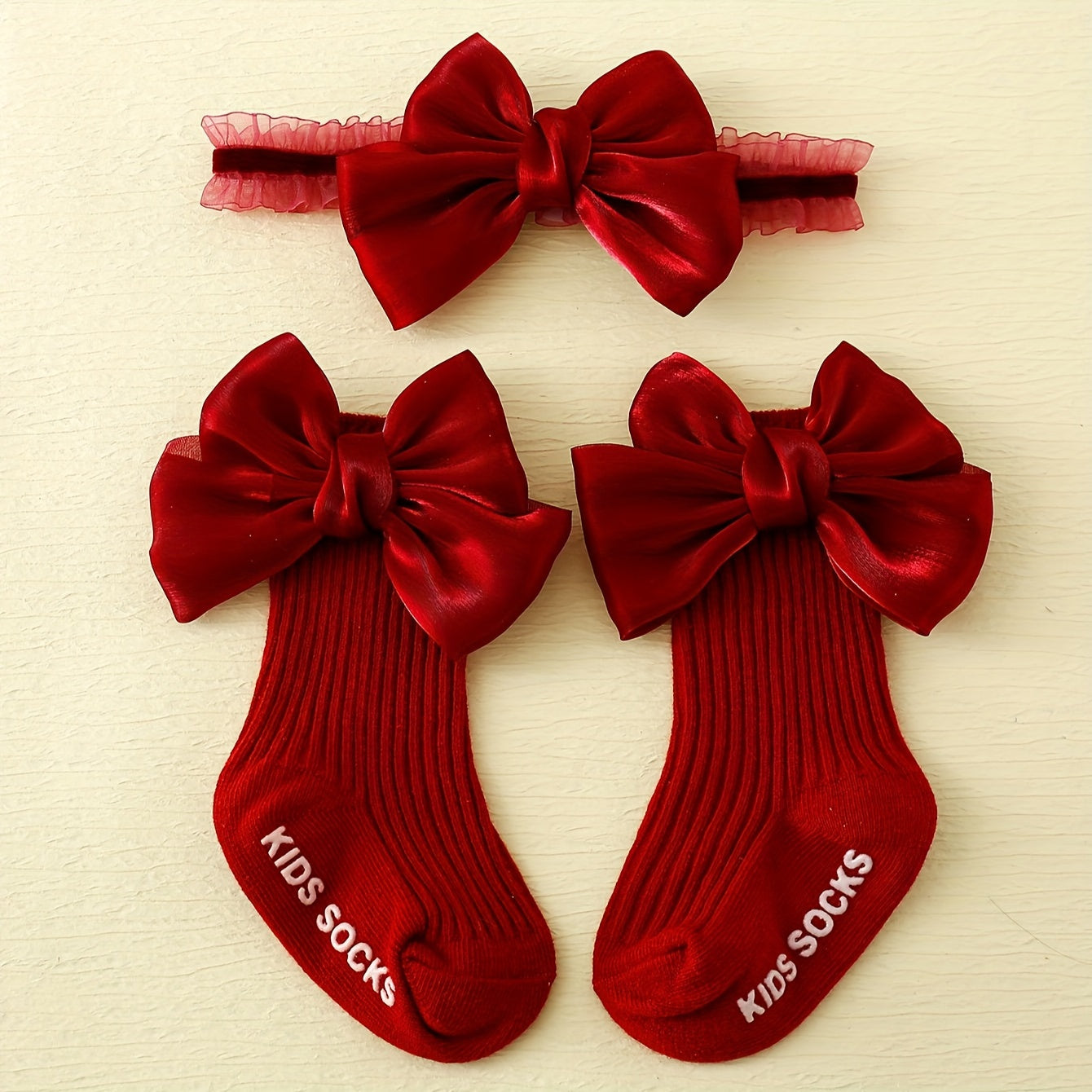 1 set of baby girl's socks and hairband. Comfortable, breathable, soft bowknot crew socks with a cute bowknot hairband. Suitable for toddlers.