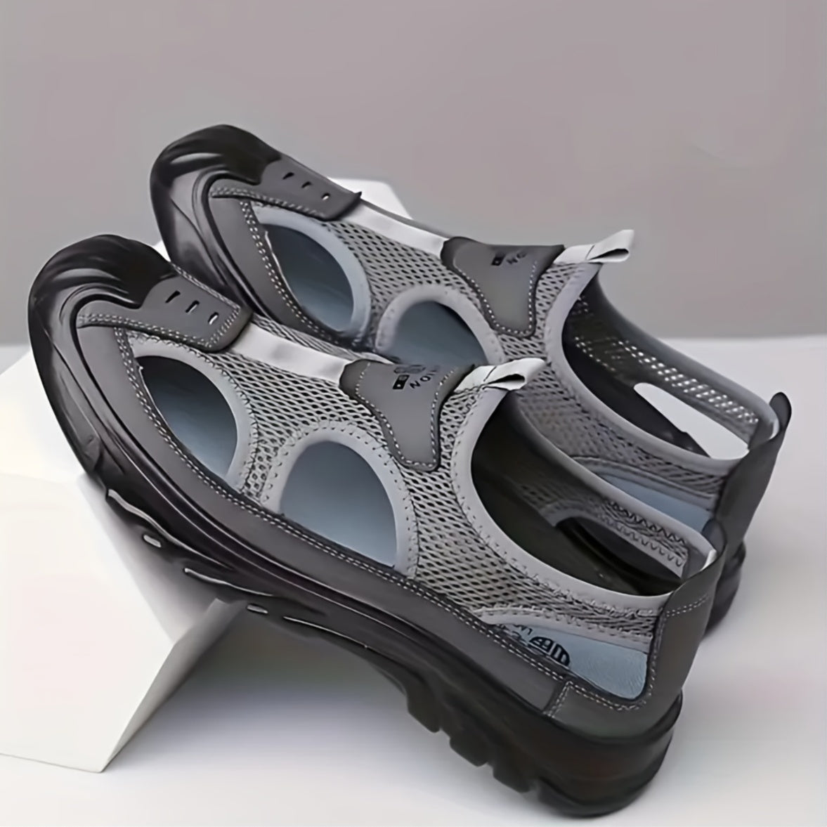 Men's Breathable Sports Sandals, Lightweight and Durable with Fabric Upper, PU Sole, Low Top Design for Various Activities.