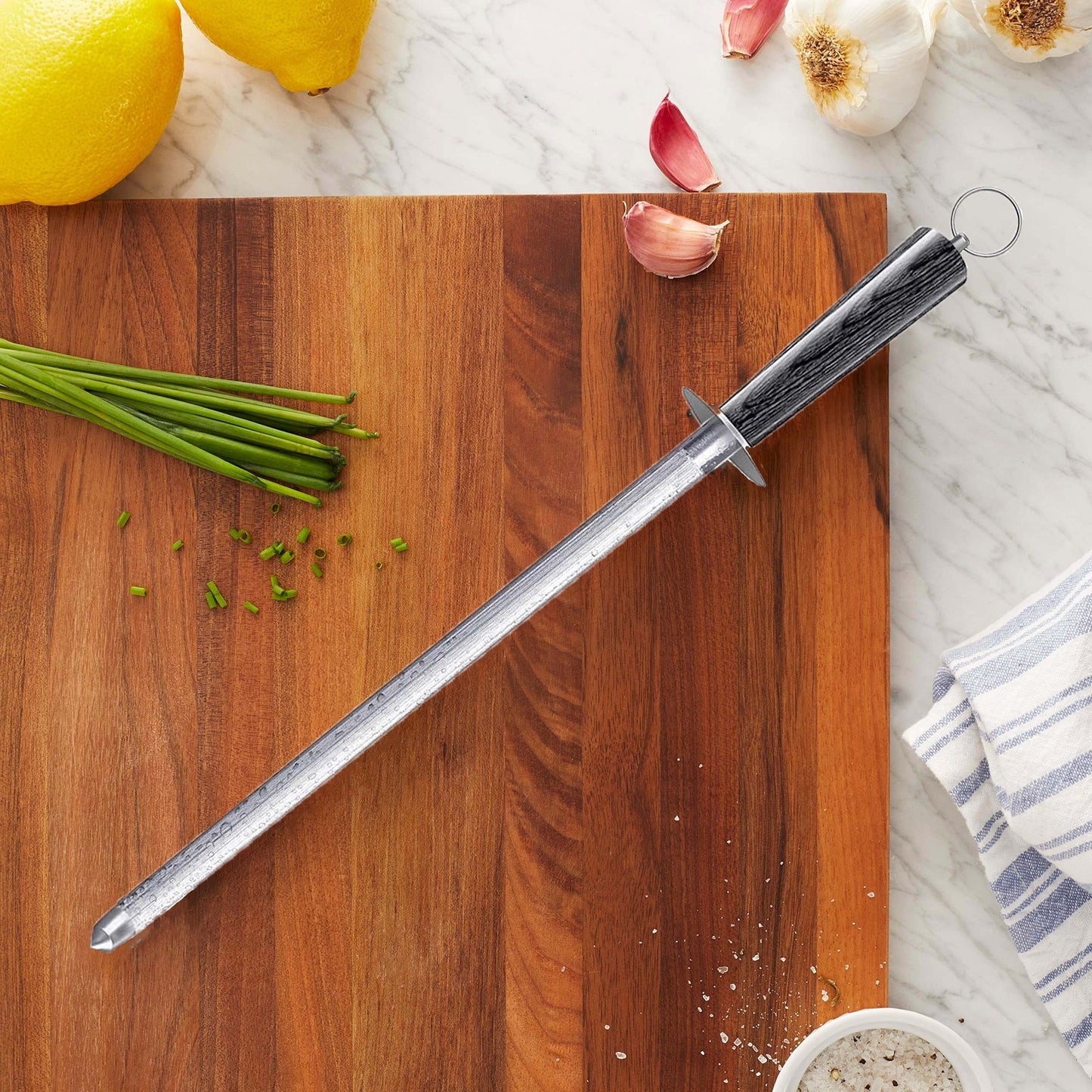 Rosewood-handled 25.4cm honing rod made of high-quality 66HRC hard alloy steel for sharpening kitchen knives and hunting blades. Features durable nickel-chrome plating to resist rust and corrosion, ideal for kitchen ware.