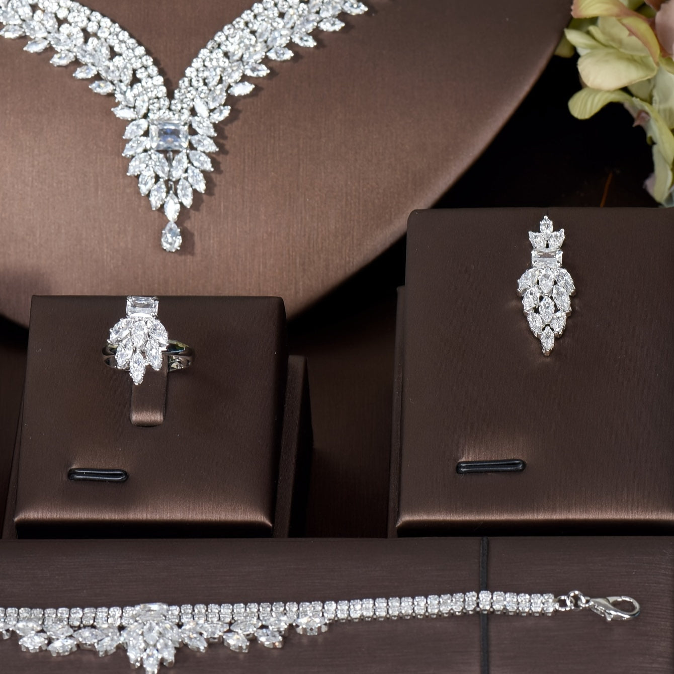 Luxurious Leaf-Shaped Cubic Zirconia Jewelry Set, Elegant Bling Style for Women's Romantic Wedding - Includes Necklace and Earrings