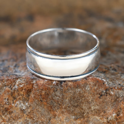 This trendy wide band ring is made of 925 sterling silver and features a polished surface in a trendy wheel shape. It is suitable for both men and women and can easily match your daily outfits. Weighing 3.9 grams, this stylish ring is a versatile