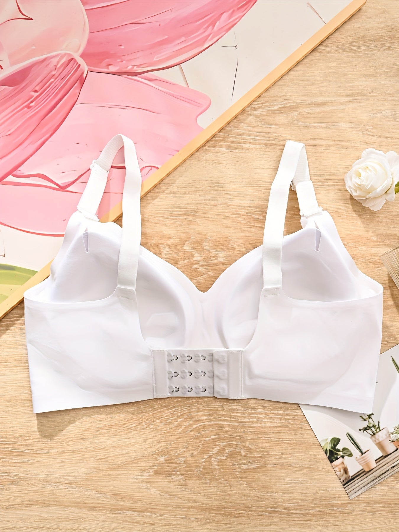 Elegant seamless jelly bralette for women: wireless and comfortable, with wide straps, built-in bra, and non-padded design. Made of nylon/elastane blend, ideal for casual attire.