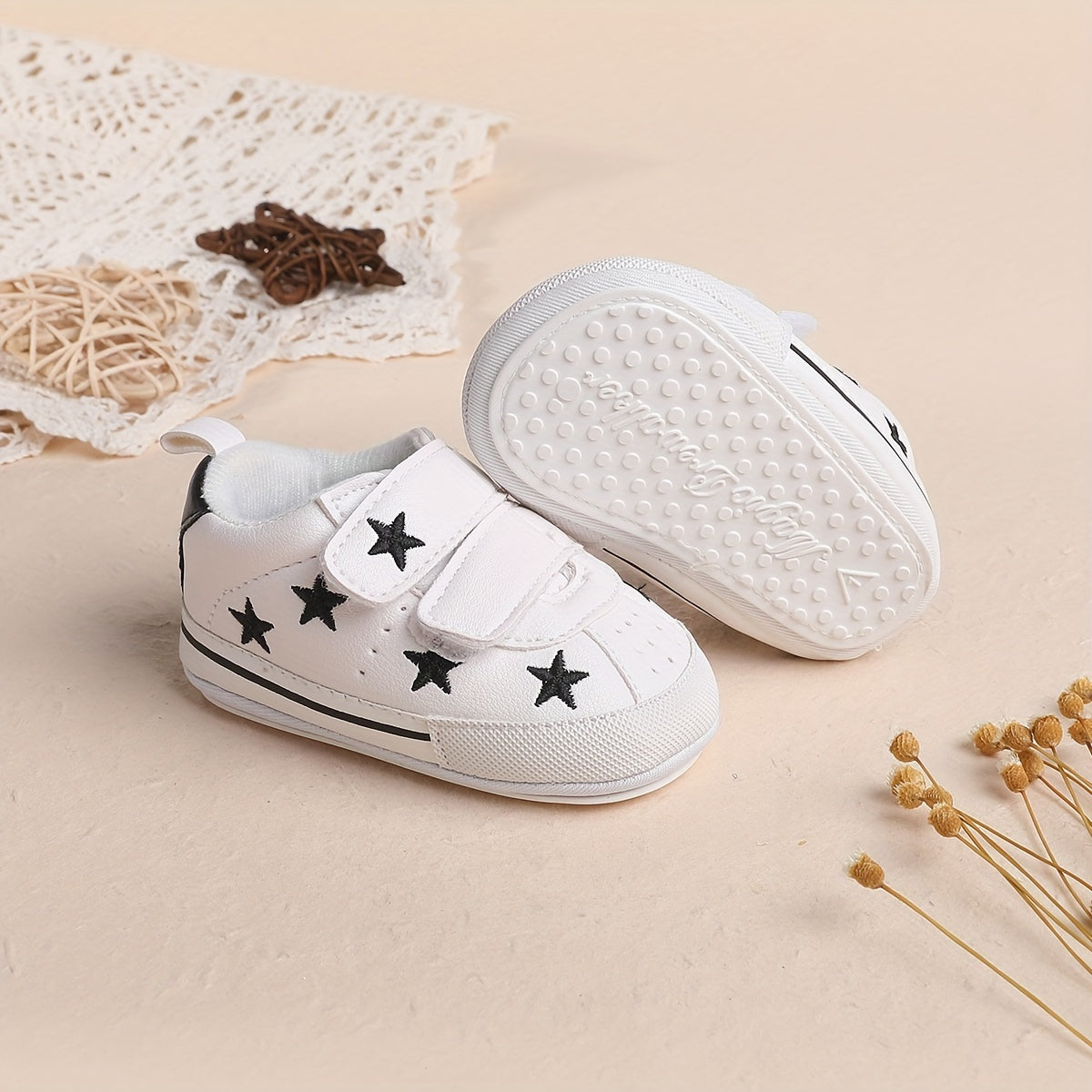 Cute and comfortable baby girl sneakers, lightweight non-slip shoes for all seasons.