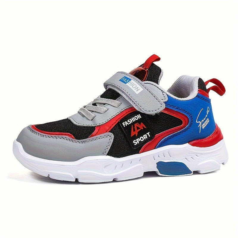 Boys' versatile lightweight sports shoes with double mesh for breathability.