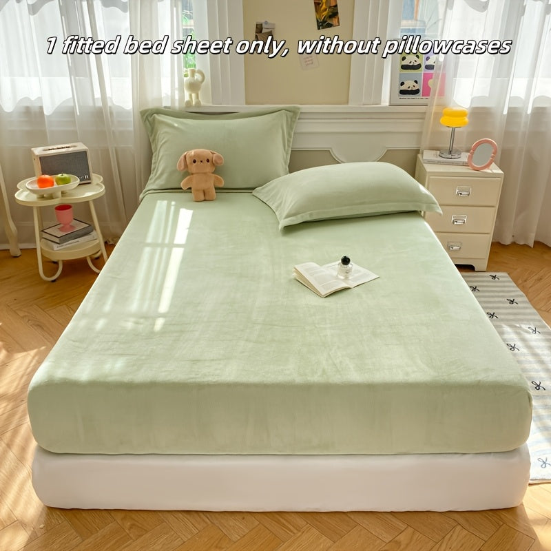 Indulge in the opulence of our Luxurious Plush Fitted Sheet, crafted from ultra-soft milk velvet for a cozy and warm feel. This easy-care sheet is machine washable and features a light gray hue with a deep pocket design for a perfect fit. Ideal for