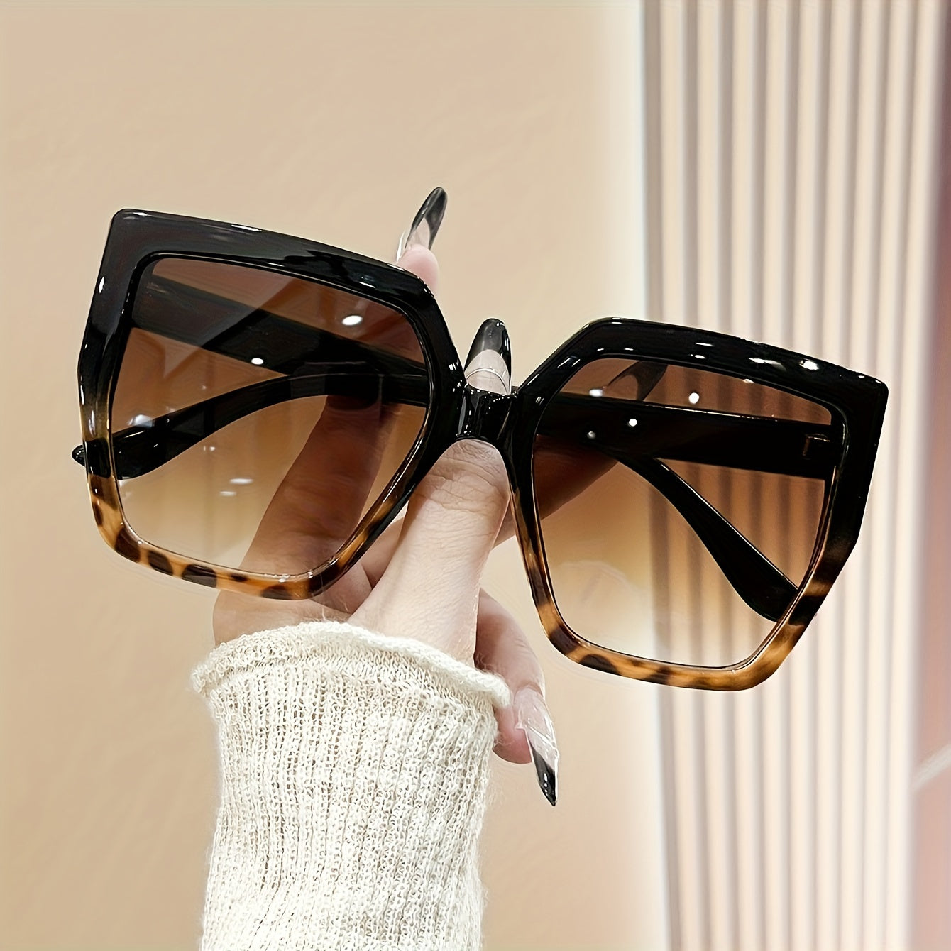 1pc Large Square Leopard Fashion Sunglasses for Casual Outings for Women and Men