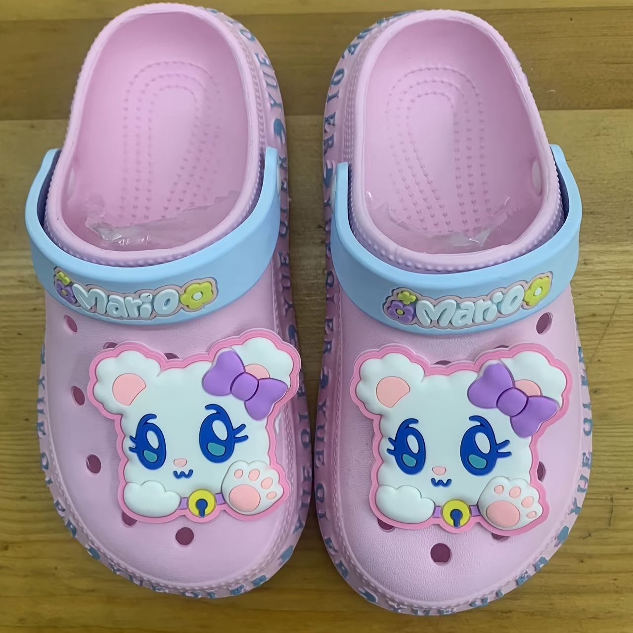 Stylish cartoon sandals for girls, quick-drying clogs for all seasons.