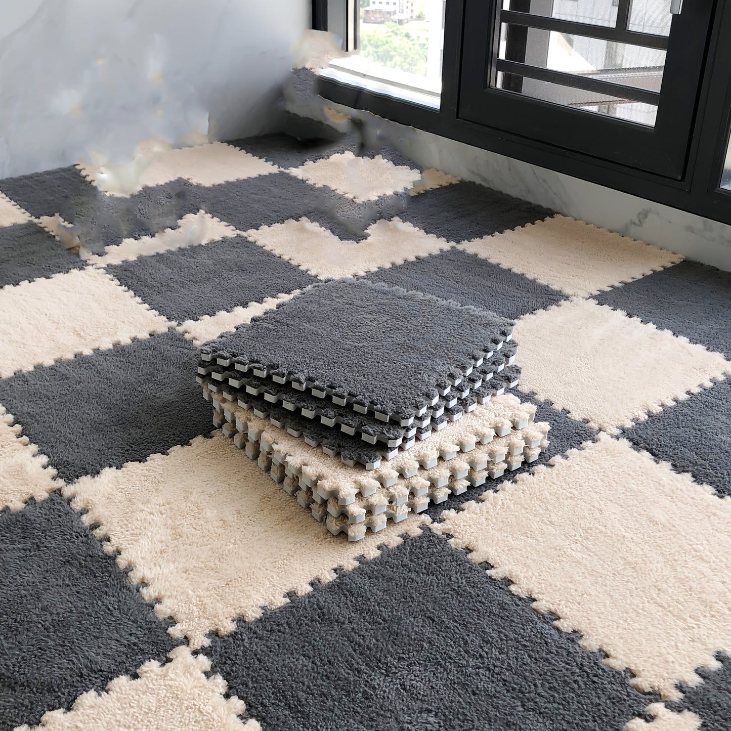 12 pieces of interlocking carpets with a thickened design, perfect for adding a punk-style touch to your bedroom or closet. These rugs are washable for easy maintenance.